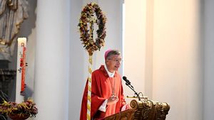 Die Kirche sei ein „Zeichen und Werkzeug der Einheit in zerrissener Zeit“ – das betonte Bischof Dr. Michael Gerber am Pfingstsonntag im Fuldaer Dom. In seiner Predigt rief er dazu auf, sich der eigenen Geschichte zu stellen und Verantwortung zu übernehmen – als Kirche und als Gesellschaft. Foto: Bistum Fulda / Marzena Seidel